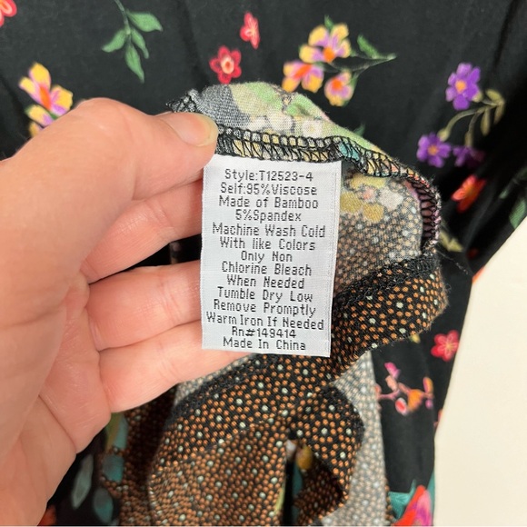 Johnny Was Janie Favorite Short Sleeve V Neck Swing Tee Small Floral Colorful - Picture 7 of 8